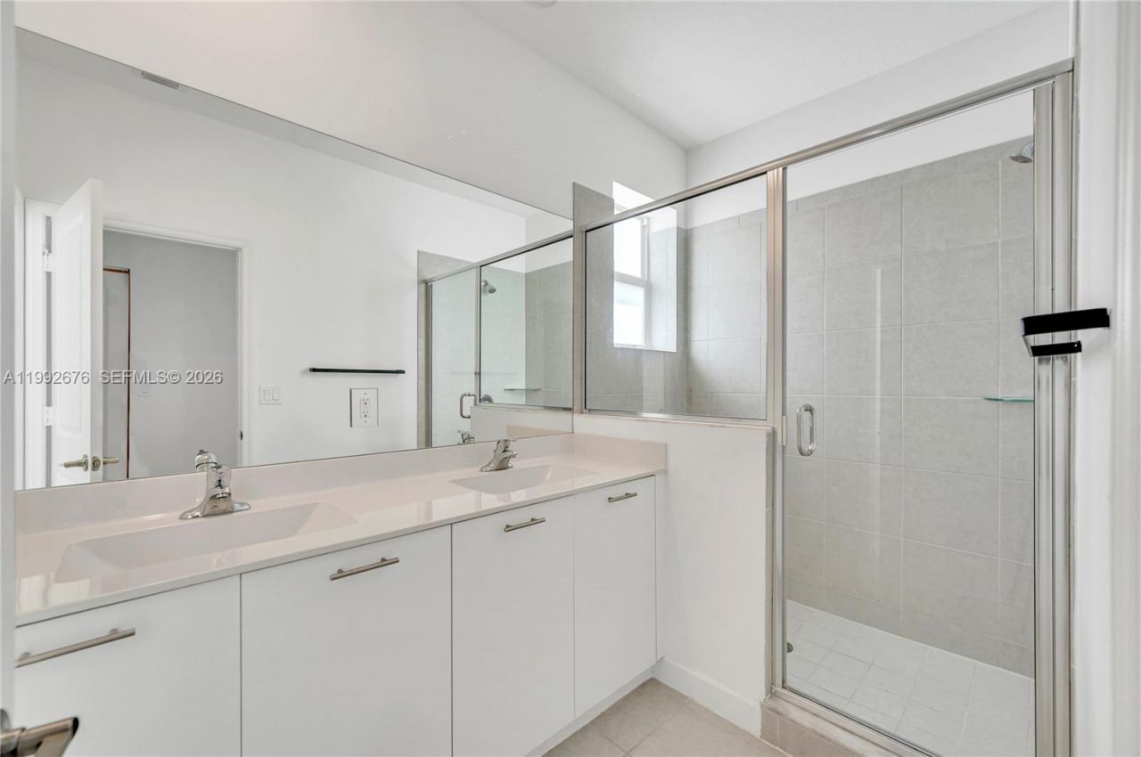 2300 NW 130th St, Miami, FL 33167 Photo