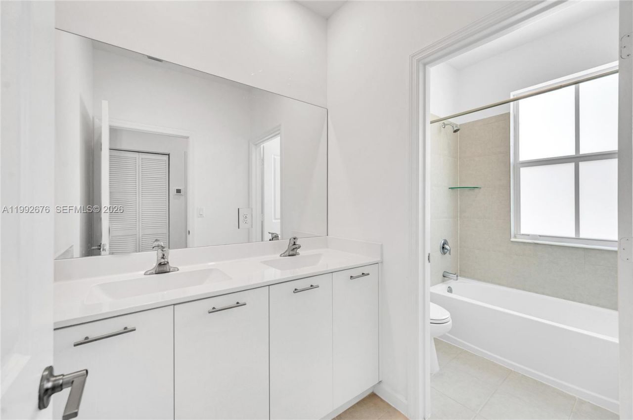 2300 NW 130th St, Miami, FL 33167 Photo