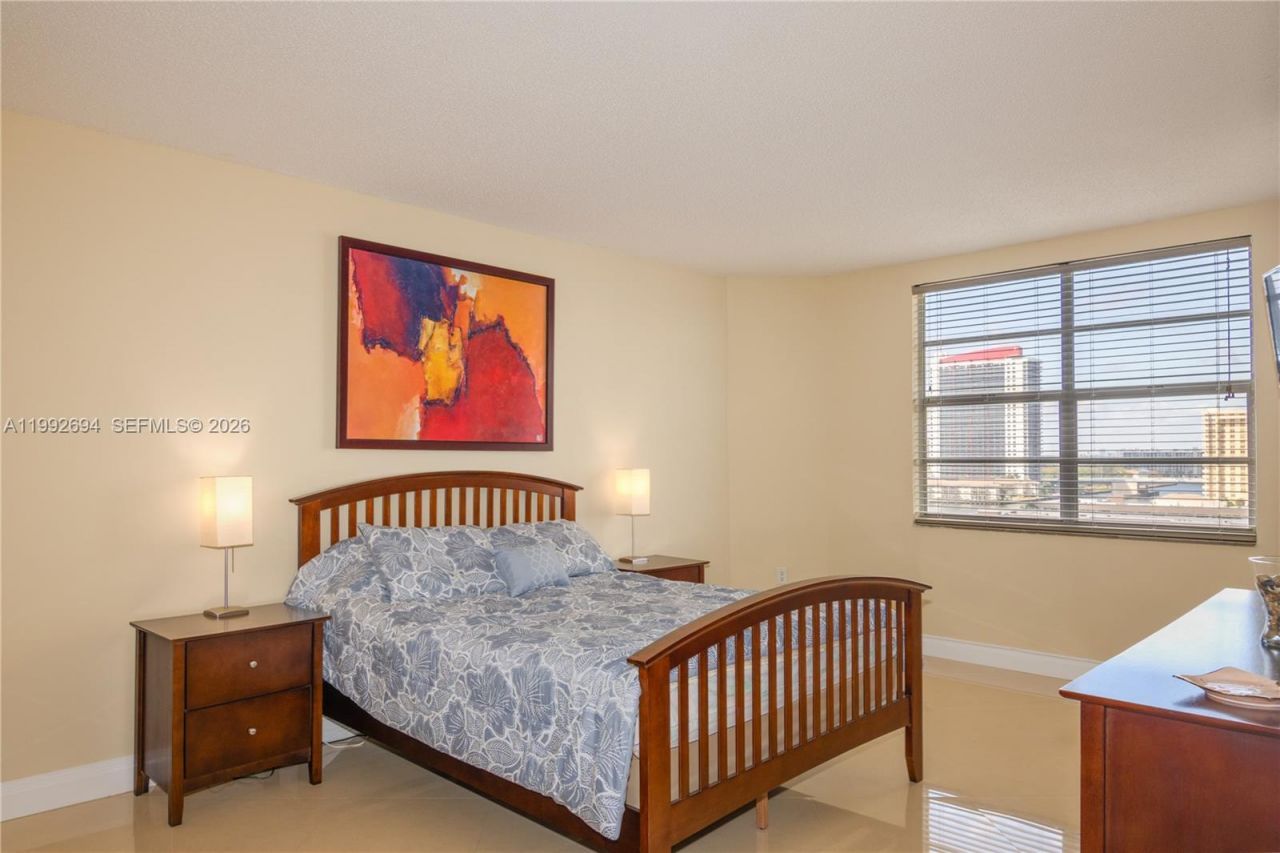 1965 S Ocean Dr, Unit 9F, Hallandale Beach, FL 33009 Photo