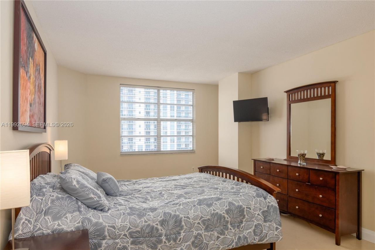 1965 S Ocean Dr, Unit 9F, Hallandale Beach, FL 33009 Photo