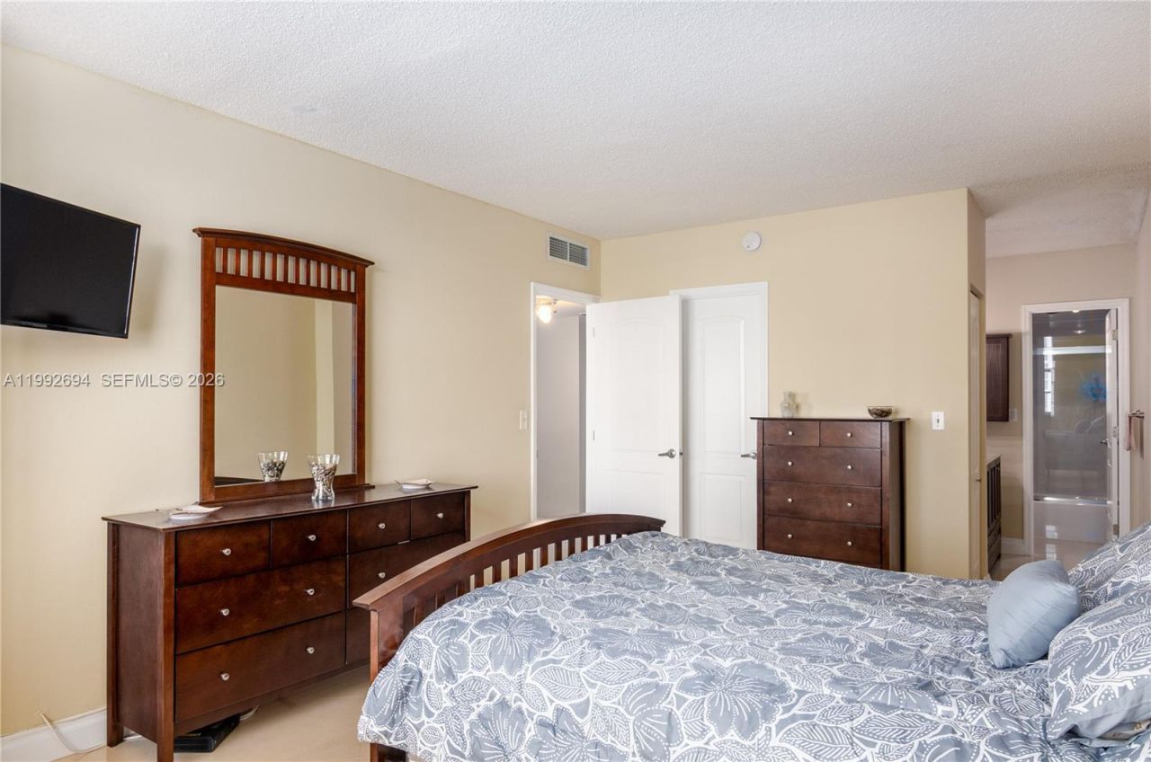 1965 S Ocean Dr, Unit 9F, Hallandale Beach, FL 33009 Photo