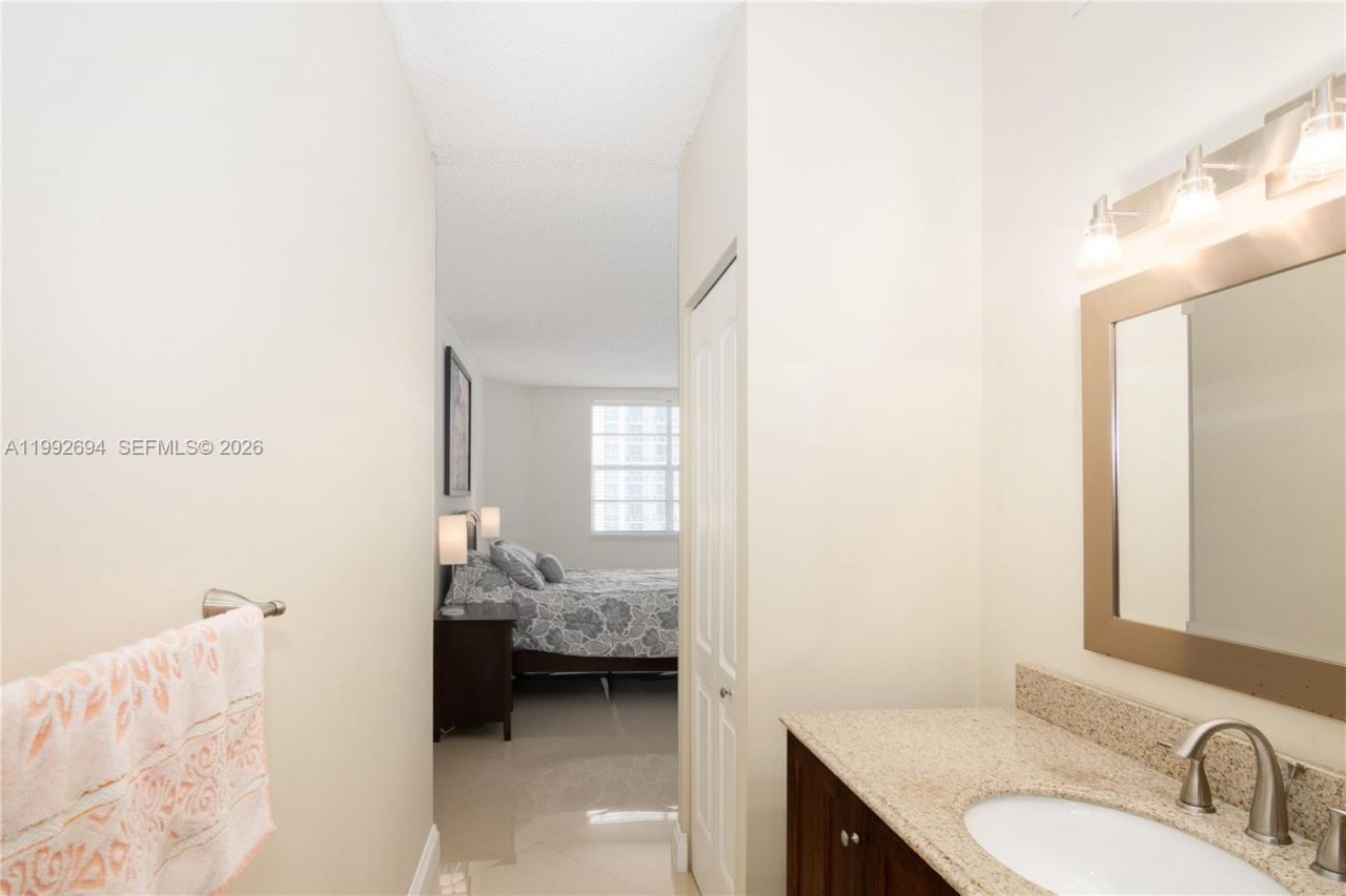 1965 S Ocean Dr, Unit 9F, Hallandale Beach, FL 33009 Photo