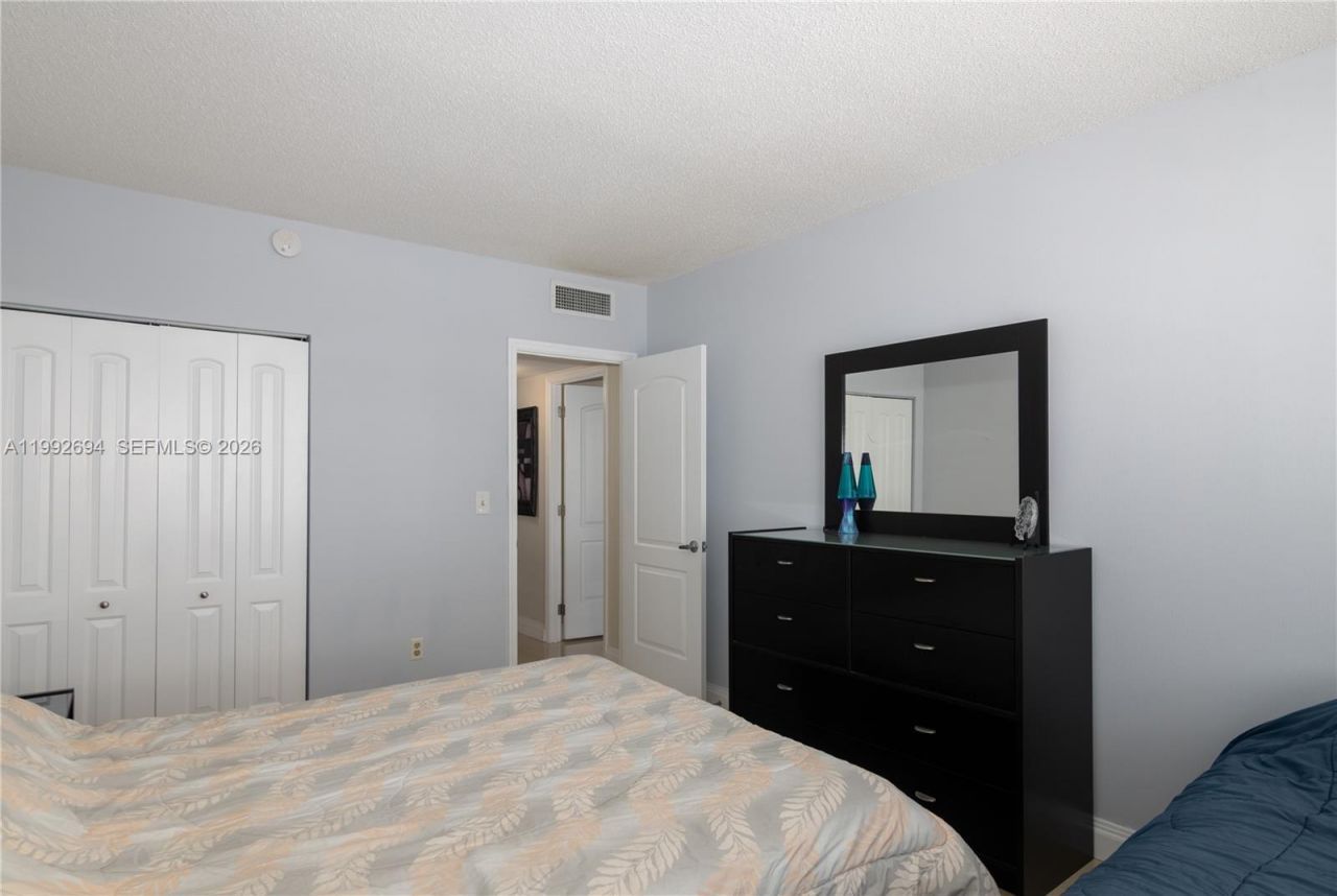 1965 S Ocean Dr, Unit 9F, Hallandale Beach, FL 33009 Photo