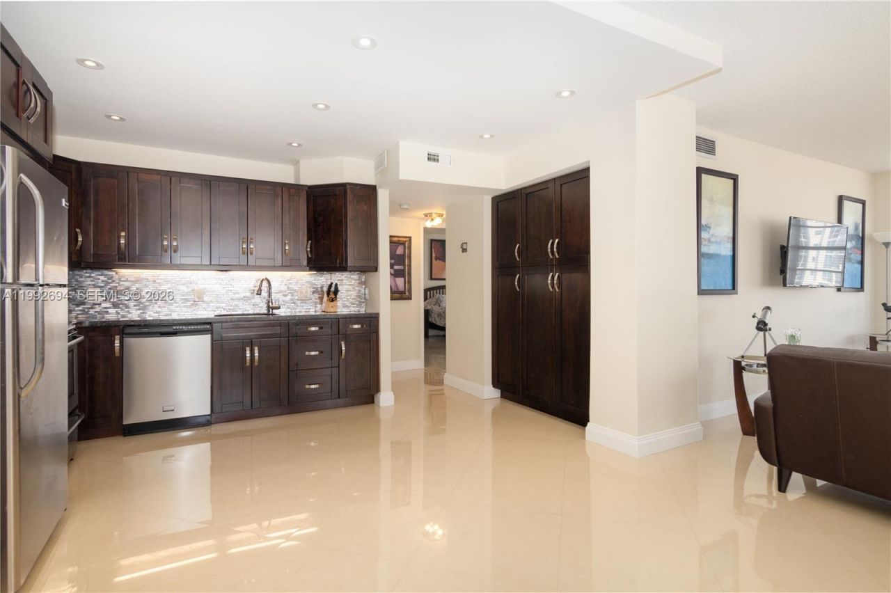 1965 S Ocean Dr, Unit 9F, Hallandale Beach, FL 33009 Photo