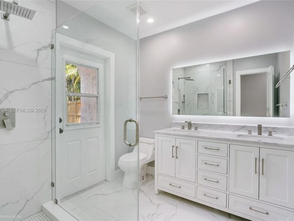 907 SW 15th Ter, Unit 1-2, Fort Lauderdale, FL 33312