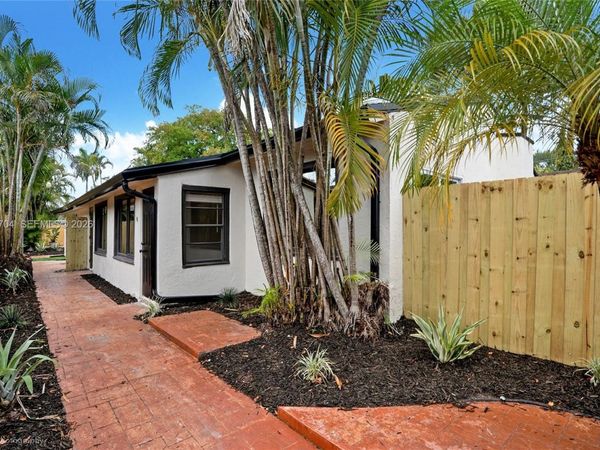 907 SW 15th Ter, Unit 1-2, Fort Lauderdale, FL 33312