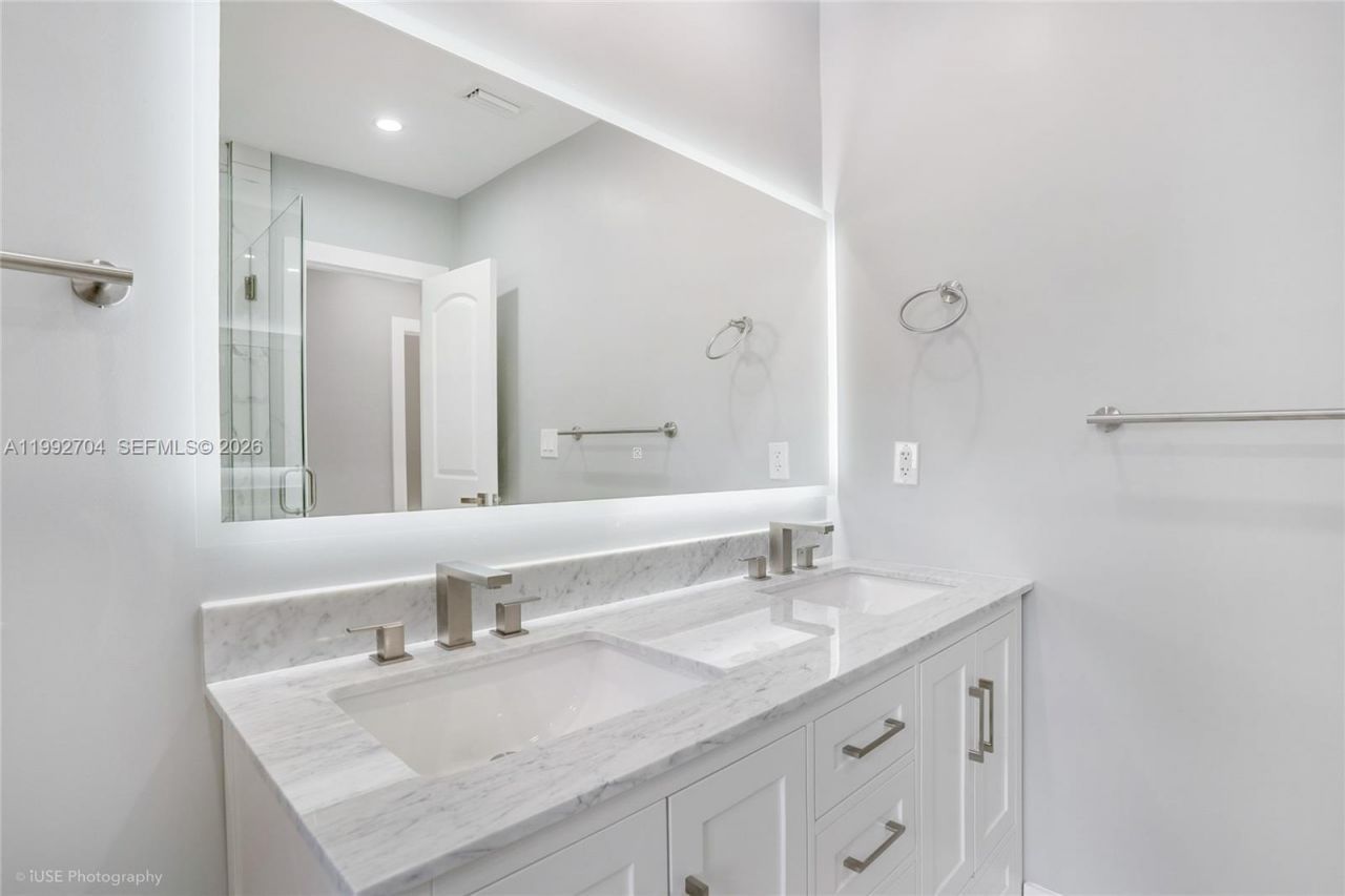 907 SW 15th Ter, Unit 1-2, Fort Lauderdale, FL 33312 Photo