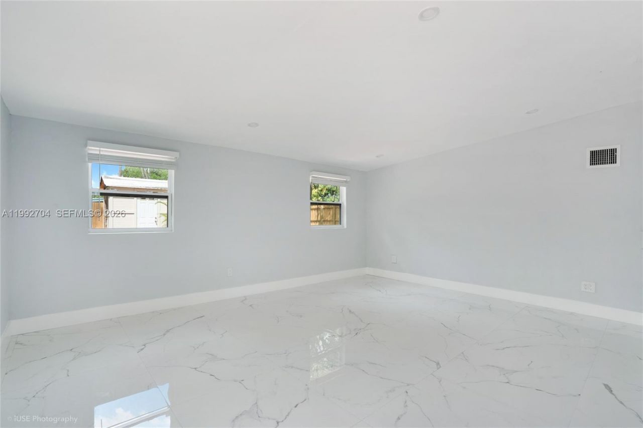 907 SW 15th Ter, Unit 1-2, Fort Lauderdale, FL 33312 Photo