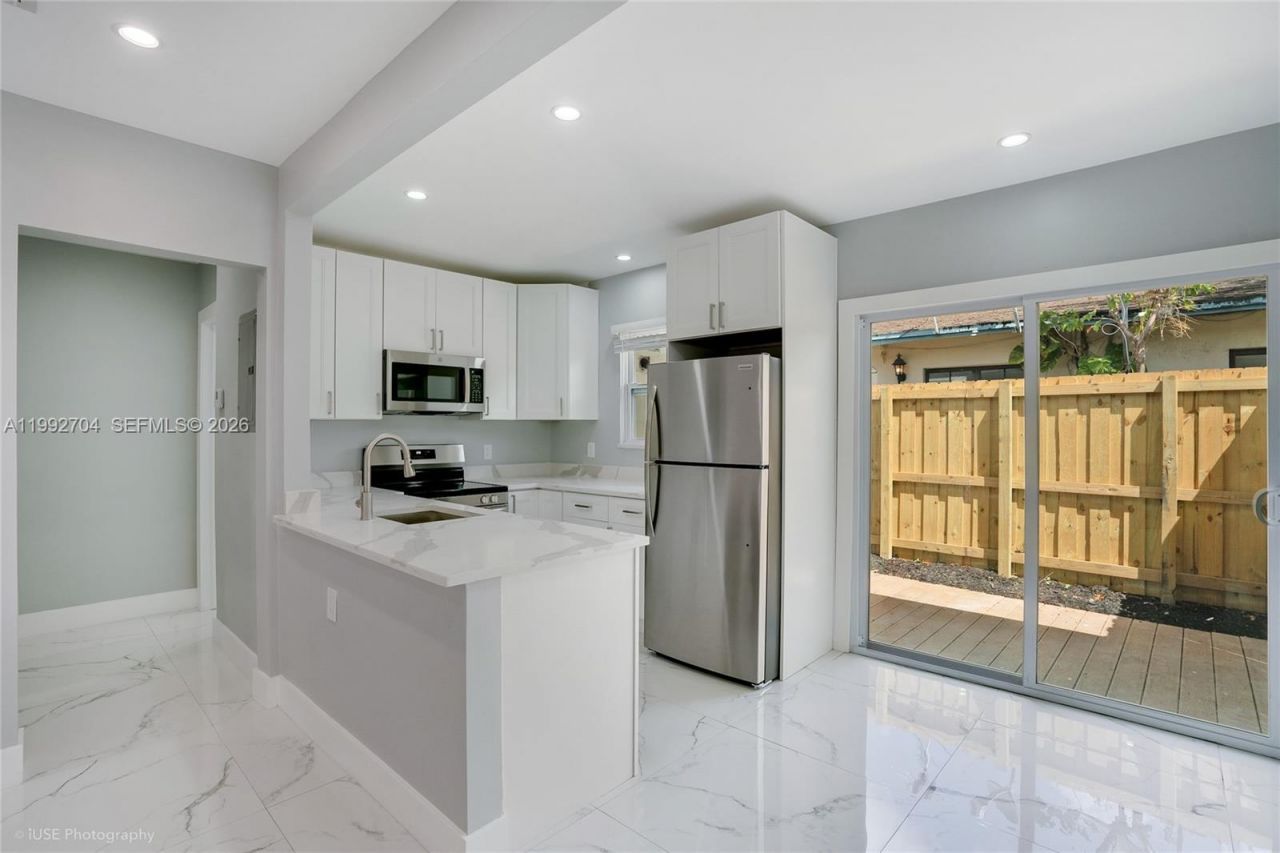 907 SW 15th Ter, Unit 1-2, Fort Lauderdale, FL 33312 Photo