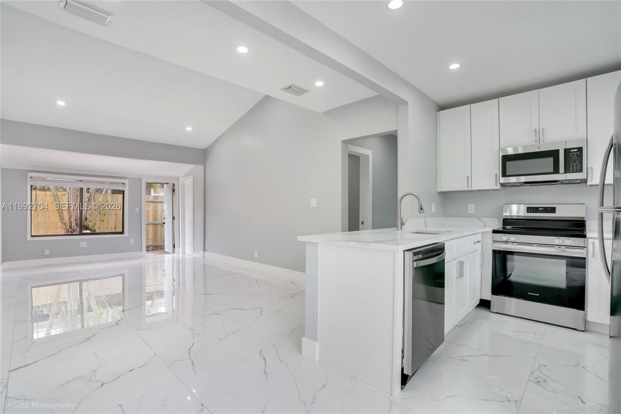 907 SW 15th Ter, Unit 1-2, Fort Lauderdale, FL 33312 Photo