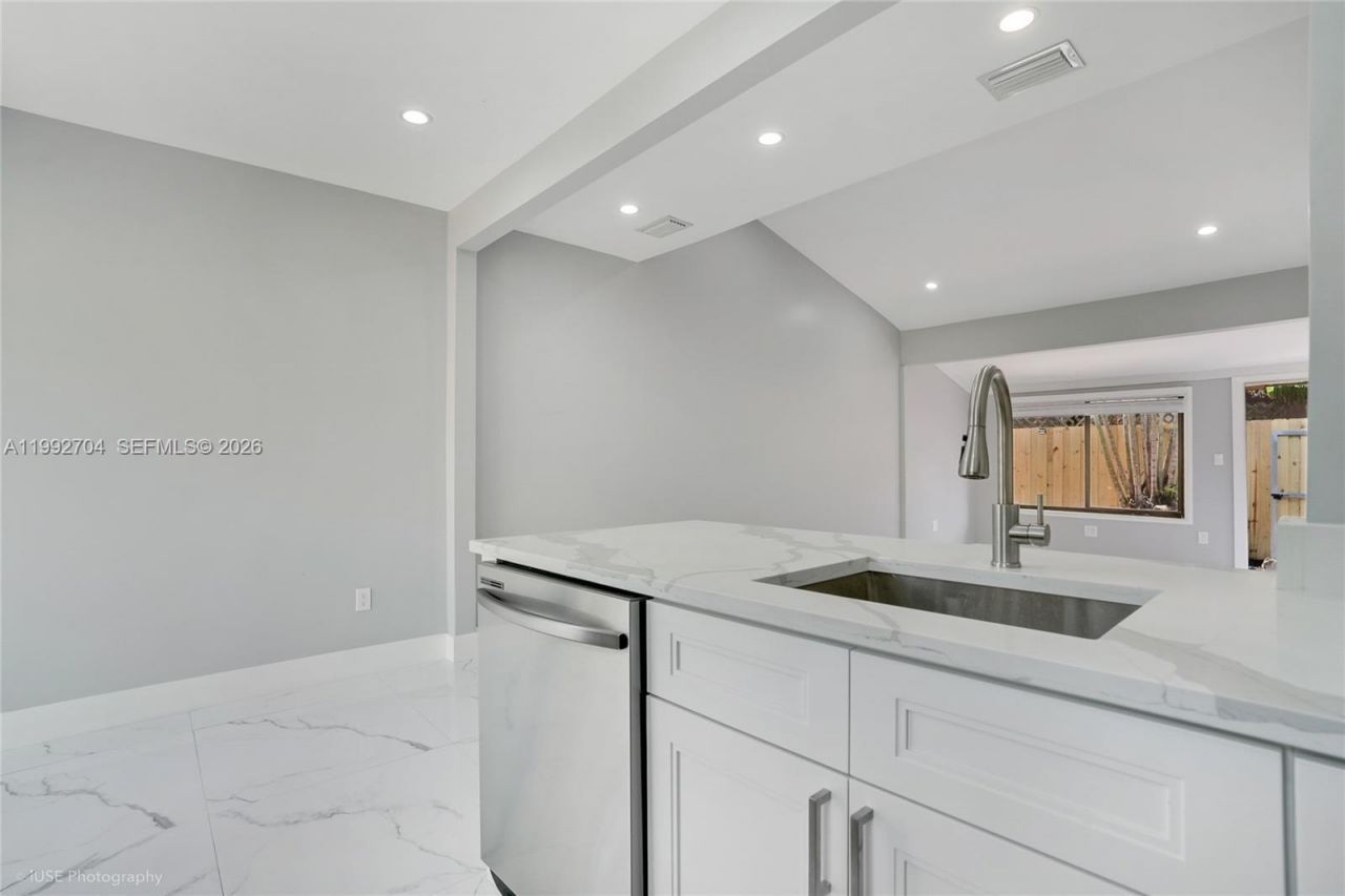 907 SW 15th Ter, Unit 1-2, Fort Lauderdale, FL 33312 Photo