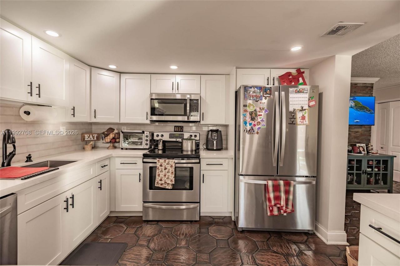 9404 SW 8th Ter , Unit 9404, Miami, FL 33174 Photo