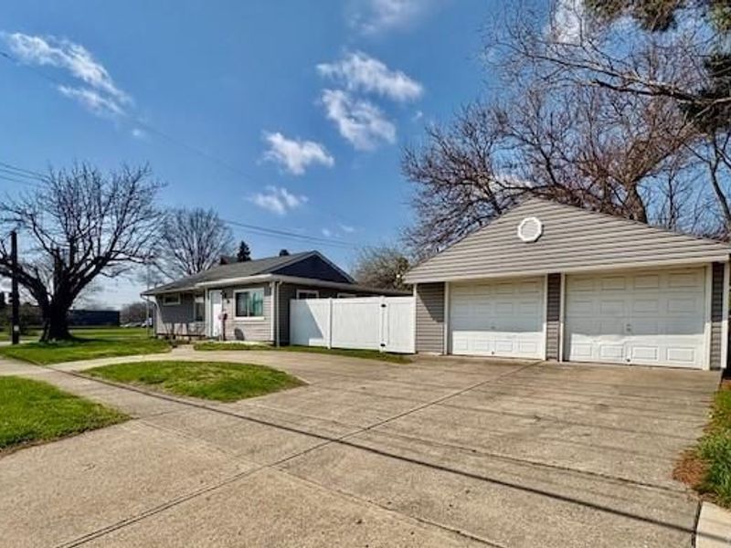 2151 S Smithville Road, Kettering, OH 45420 Photo 2