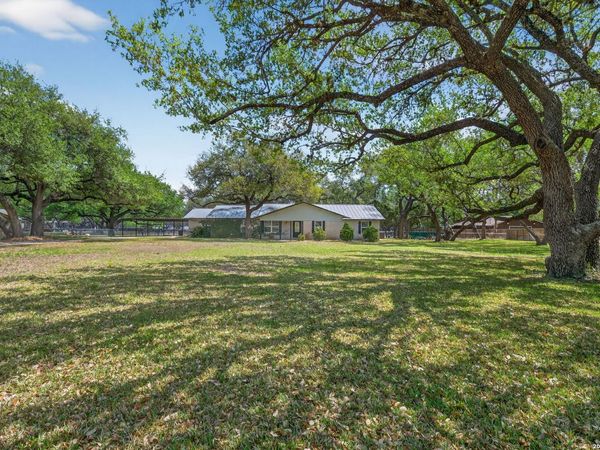 100 Crestline, Pleasanton, TX 78064