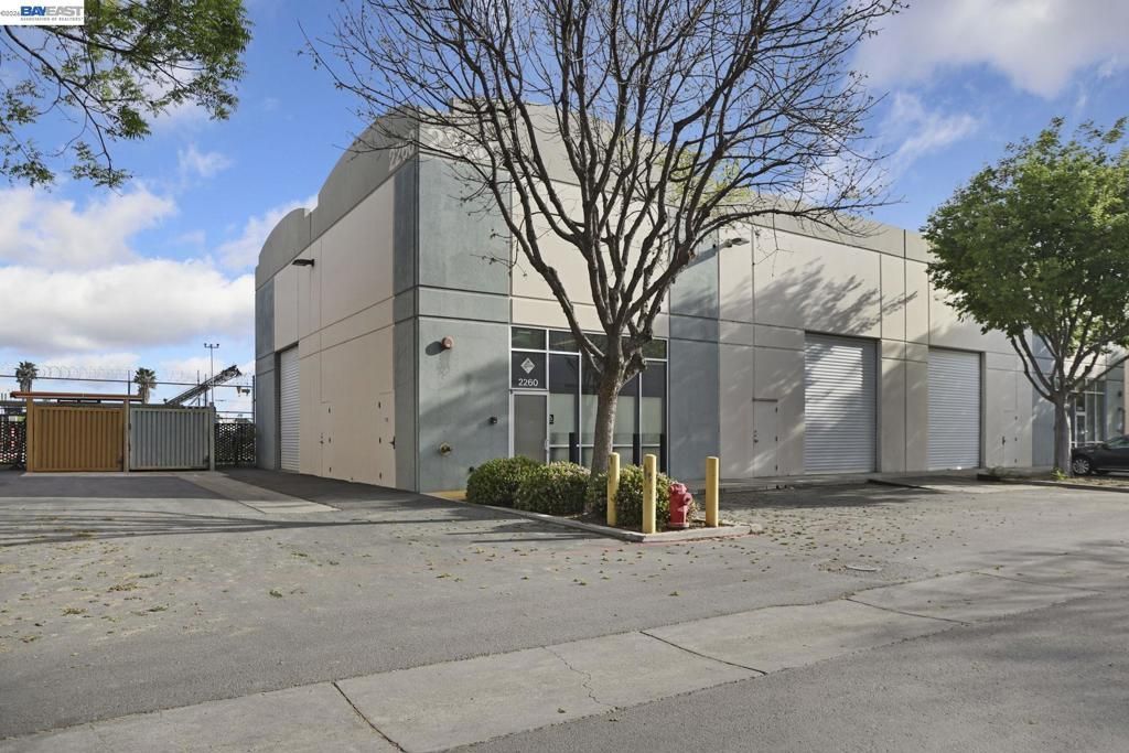 2260 N Macarthur Dr, Tracy, CA 95376 Main Photo