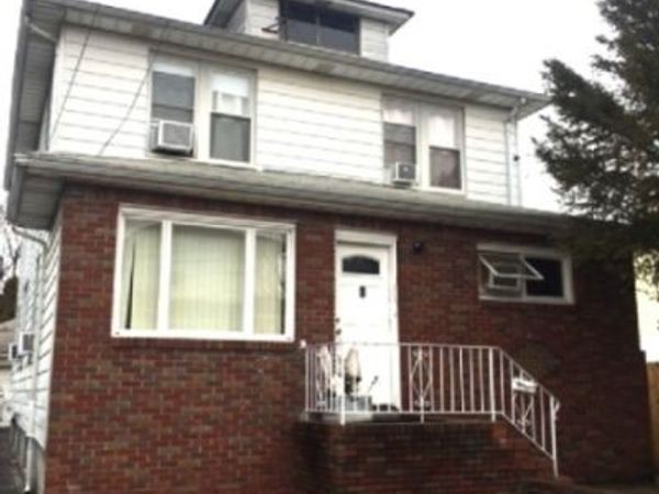 54 Jefferson Pl, Totowa, NJ 07512