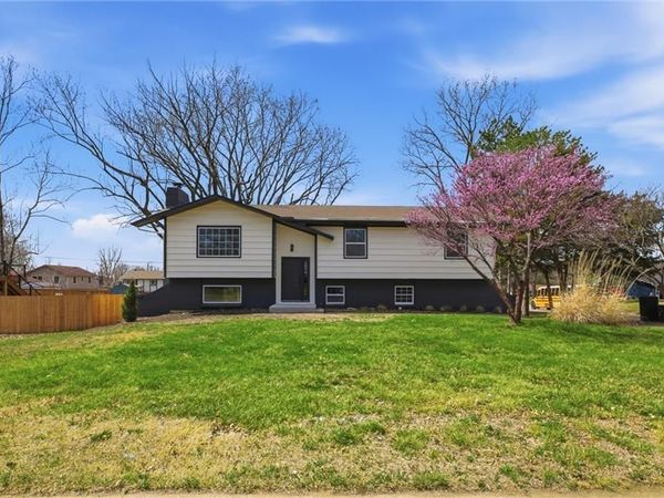 2201 Marvonne Road, Lawrence, KS 66047