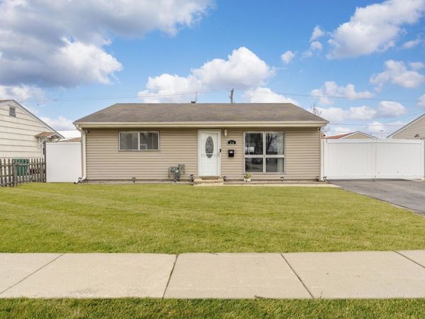 216 W Jeffery Avenue , Wheeling, IL 60090