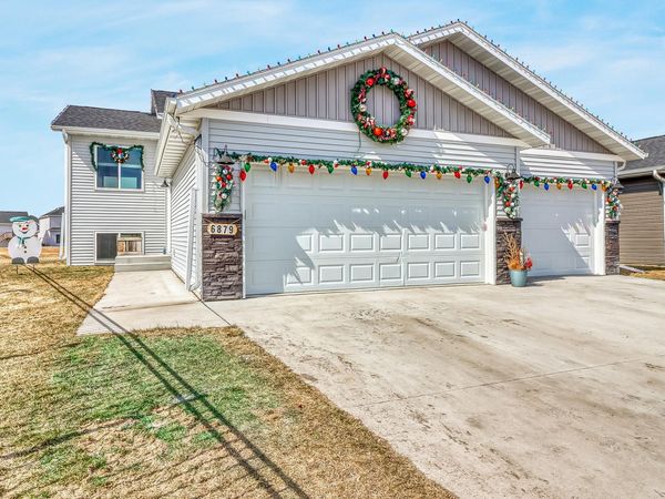 6879 67th Street S, Horace, ND 58047