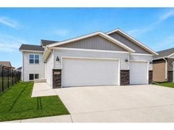 6879 67th Street S, Horace, ND 58047