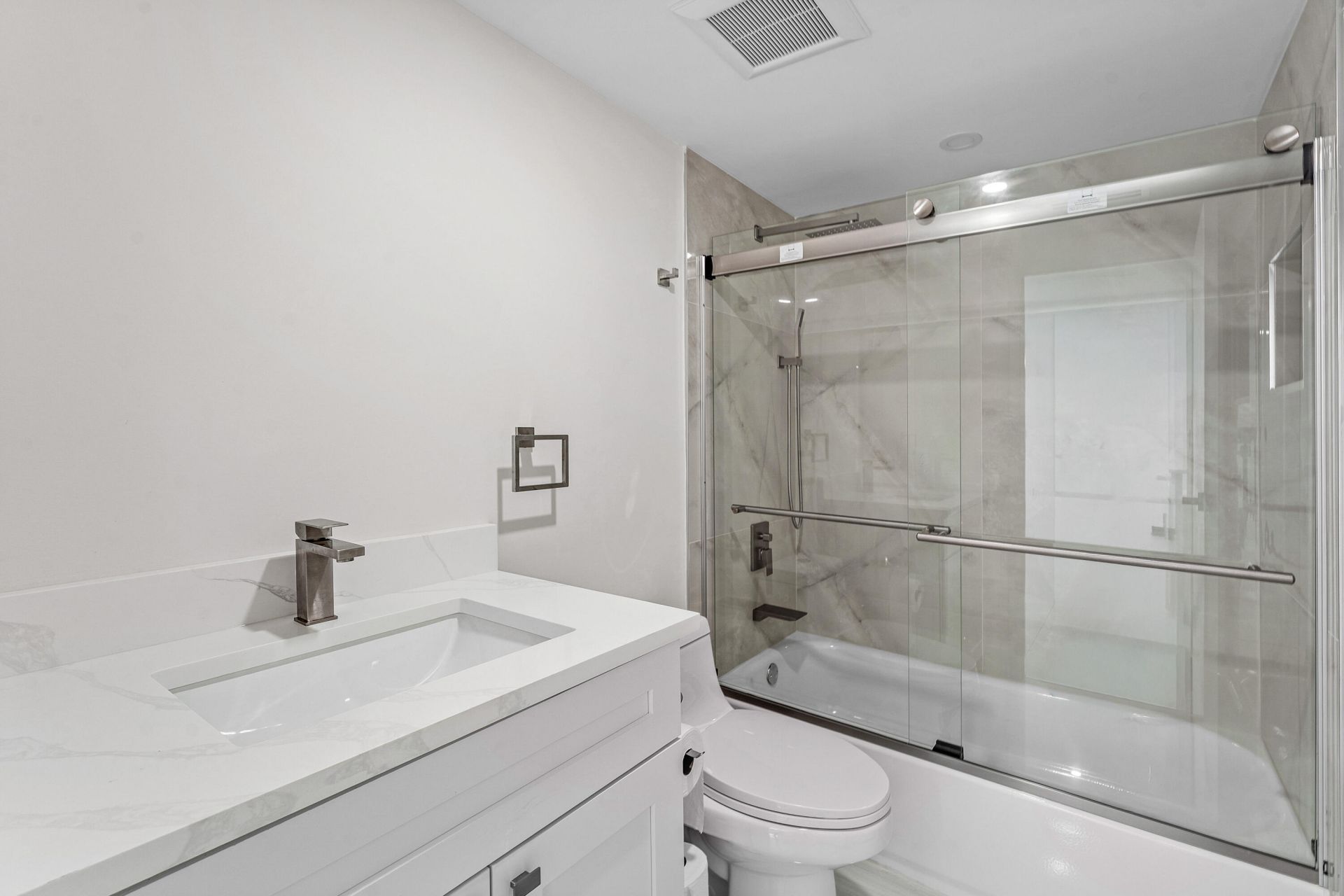 5460 N Ocean Drive, Unit 5b, Singer Island, FL 33404 Photo