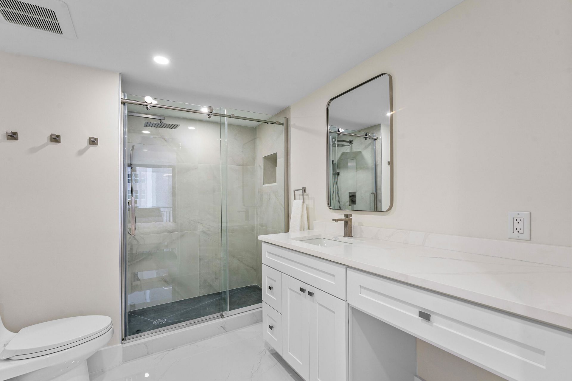 5460 N Ocean Drive, Unit 5b, Singer Island, FL 33404 Photo