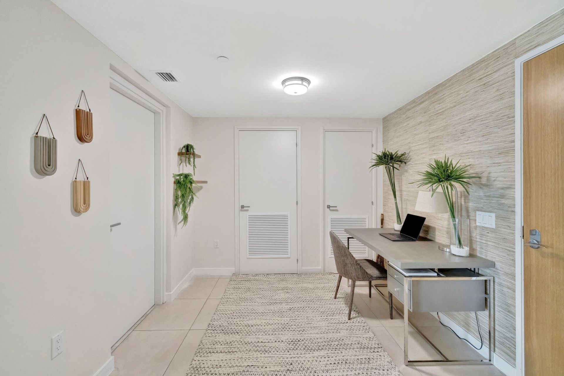 401 N Birch Road, Unit 409, Fort Lauderdale, FL 33304 Photo