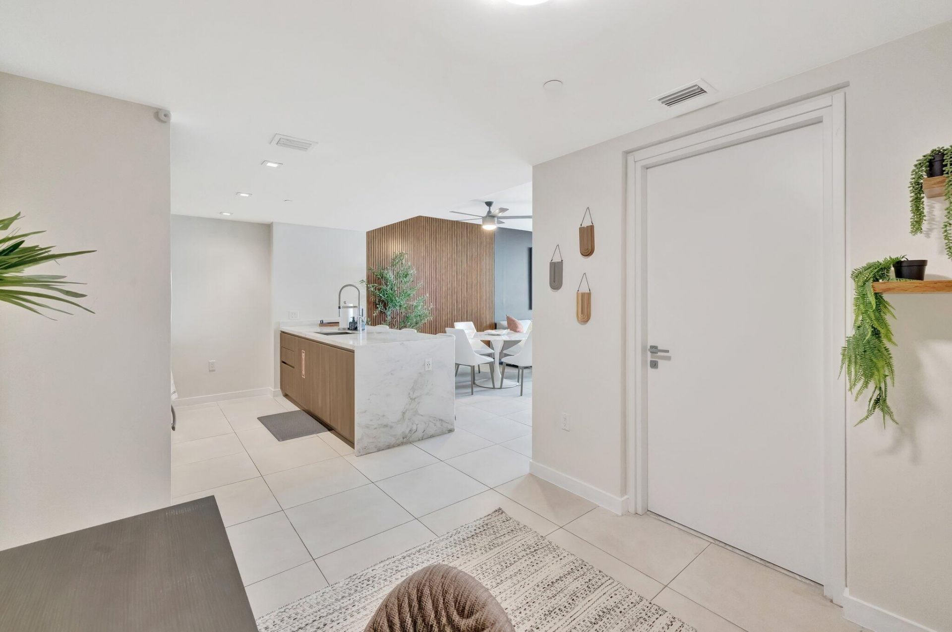 401 N Birch Road, Unit 409, Fort Lauderdale, FL 33304 Photo