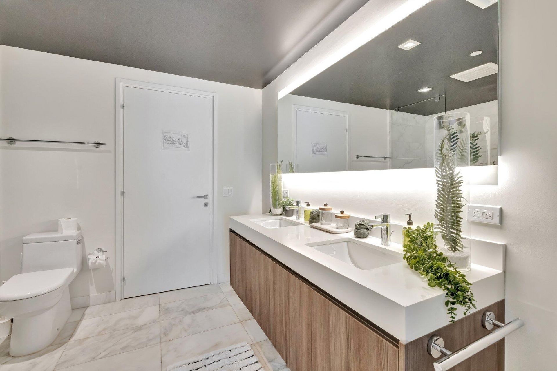 401 N Birch Road, Unit 409, Fort Lauderdale, FL 33304 Photo