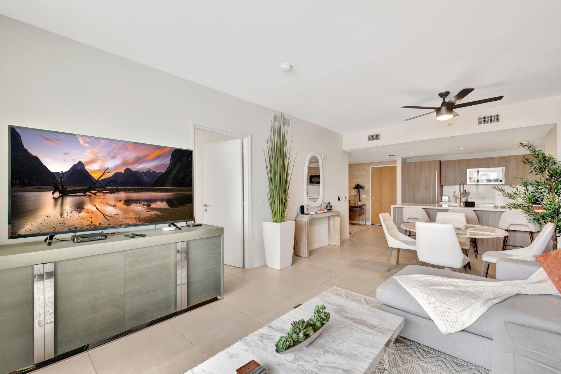 401 N Birch Road, Unit 409, Fort Lauderdale, FL 33304 Photo