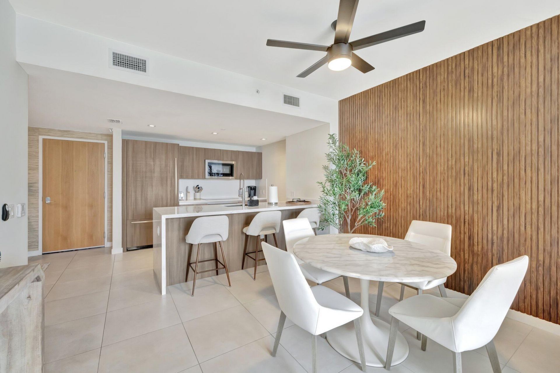 401 N Birch Road, Unit 409, Fort Lauderdale, FL 33304 Photo