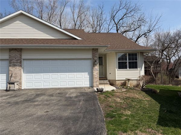 4007 Treeline Court NE, Cedar Rapids, IA 52411