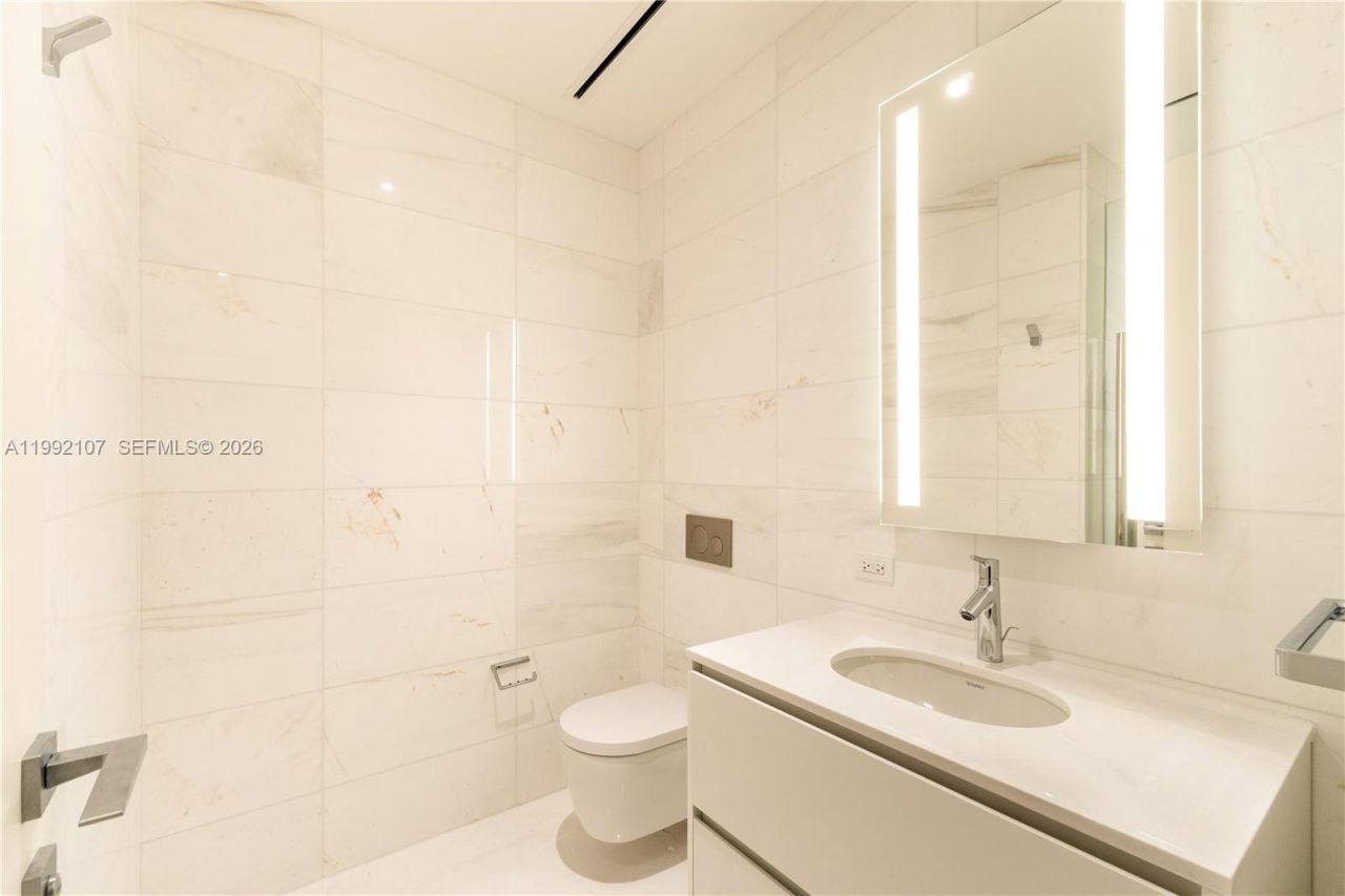 300 Biscayne Boulevard Way, Unit 2103C, Miami, FL 33131 Photo