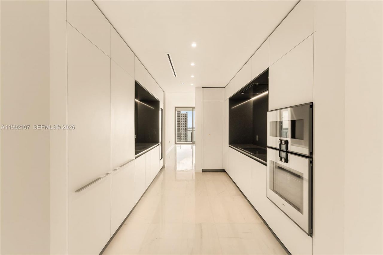 300 Biscayne Boulevard Way, Unit 2103C, Miami, FL 33131 Photo