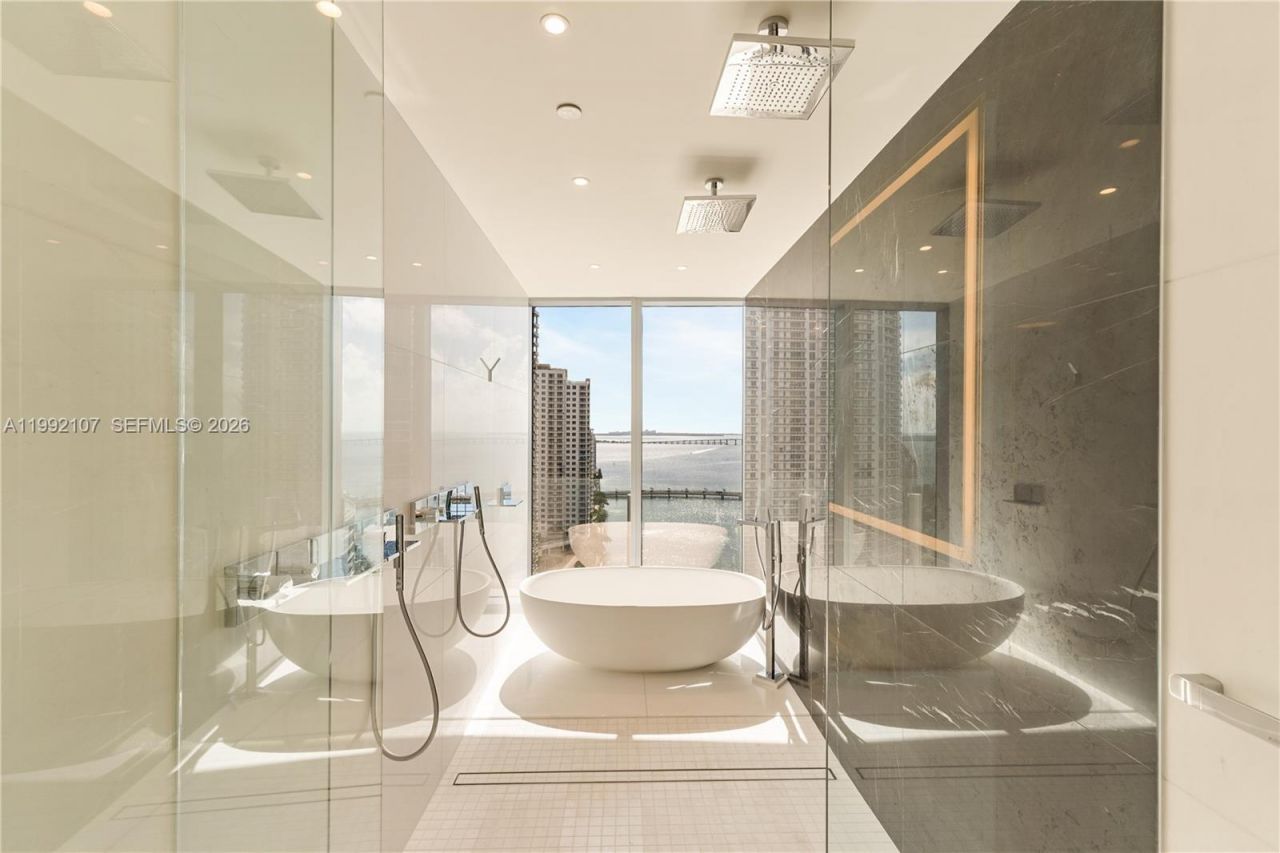 300 Biscayne Boulevard Way, Unit 2103C, Miami, FL 33131 Photo