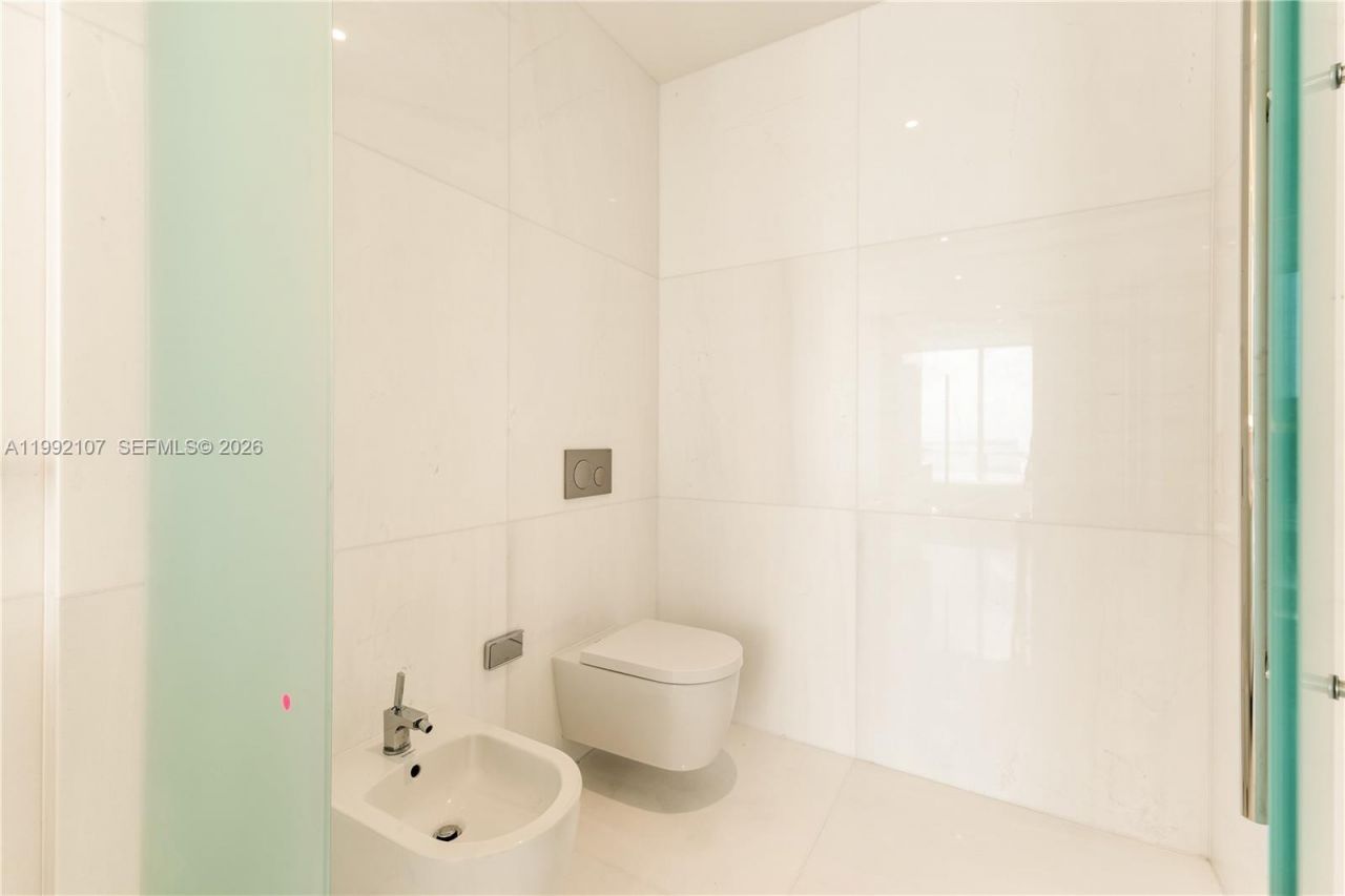 300 Biscayne Boulevard Way, Unit 2103C, Miami, FL 33131 Photo