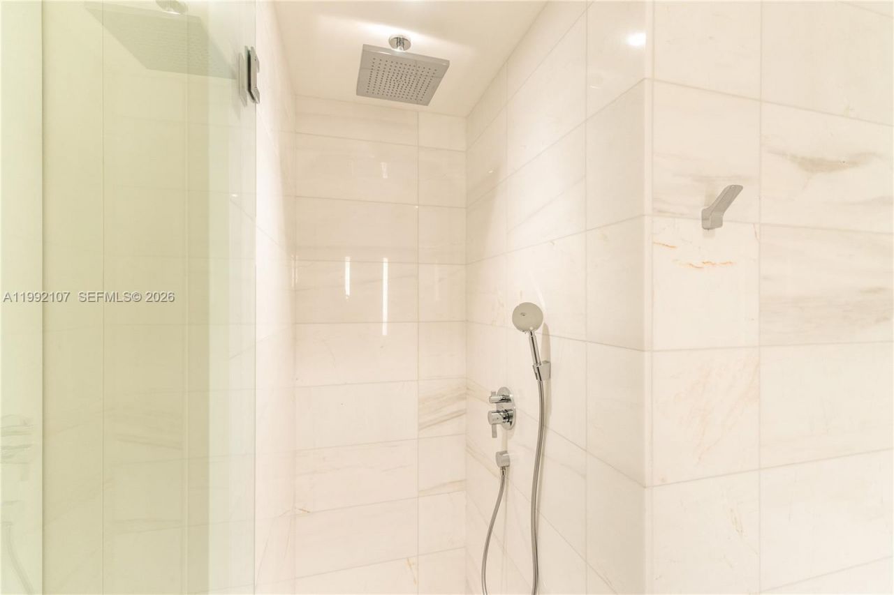 300 Biscayne Boulevard Way, Unit 2103C, Miami, FL 33131 Photo