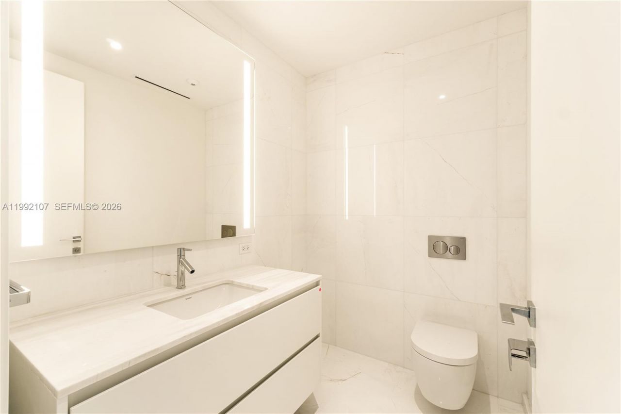 300 Biscayne Boulevard Way, Unit 2103C, Miami, FL 33131 Photo