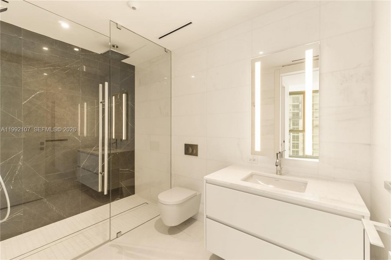 300 Biscayne Boulevard Way, Unit 2103C, Miami, FL 33131 Photo