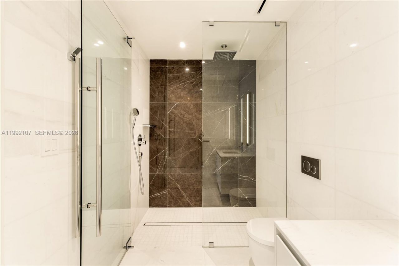 300 Biscayne Boulevard Way, Unit 2103C, Miami, FL 33131 Photo