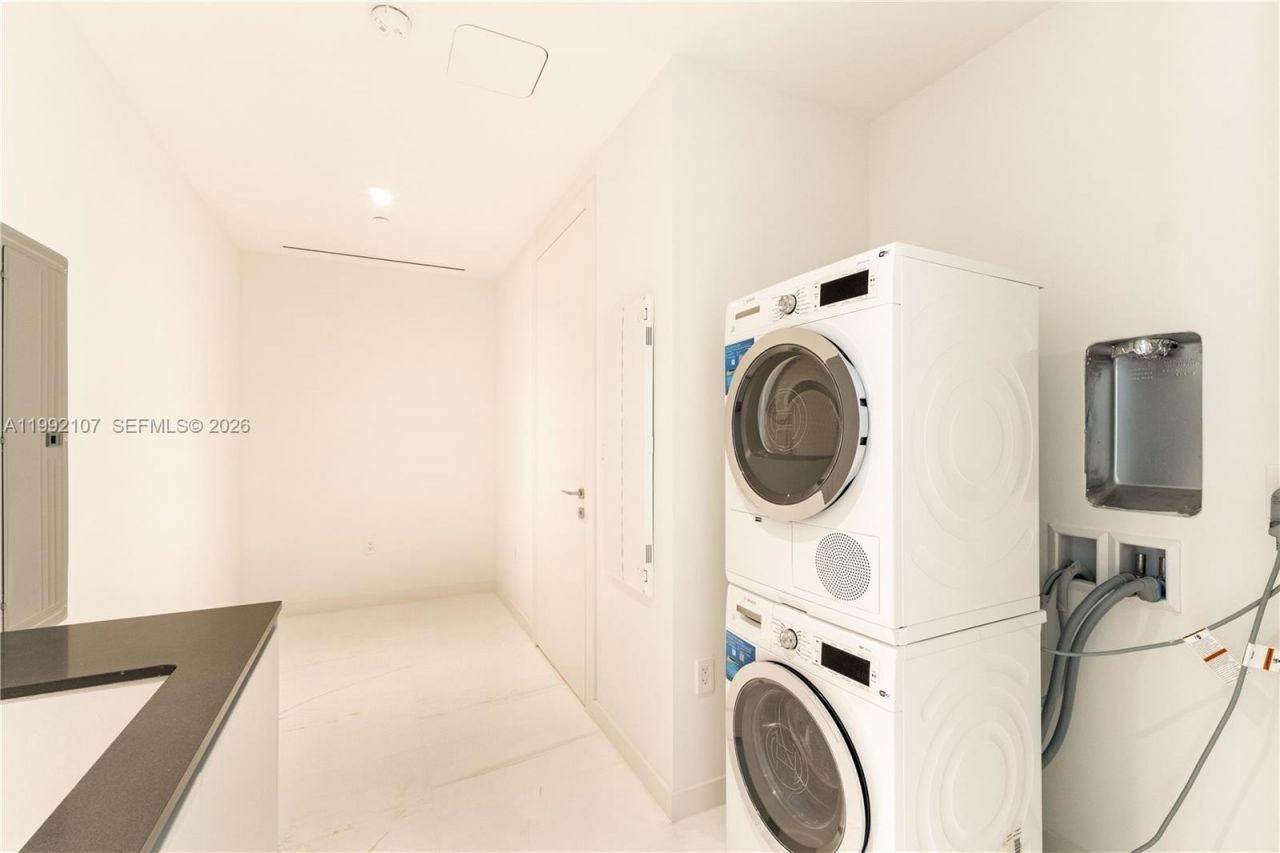 300 Biscayne Boulevard Way, Unit 2103C, Miami, FL 33131 Photo