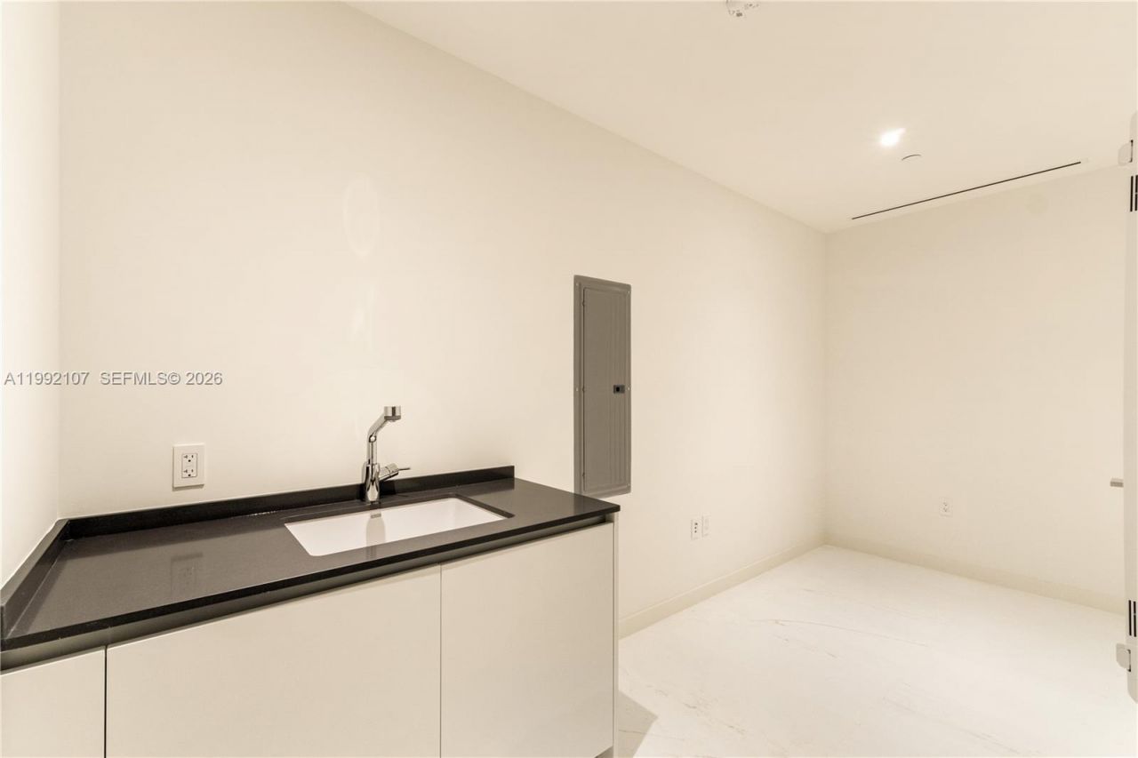 300 Biscayne Boulevard Way, Unit 2103C, Miami, FL 33131 Photo