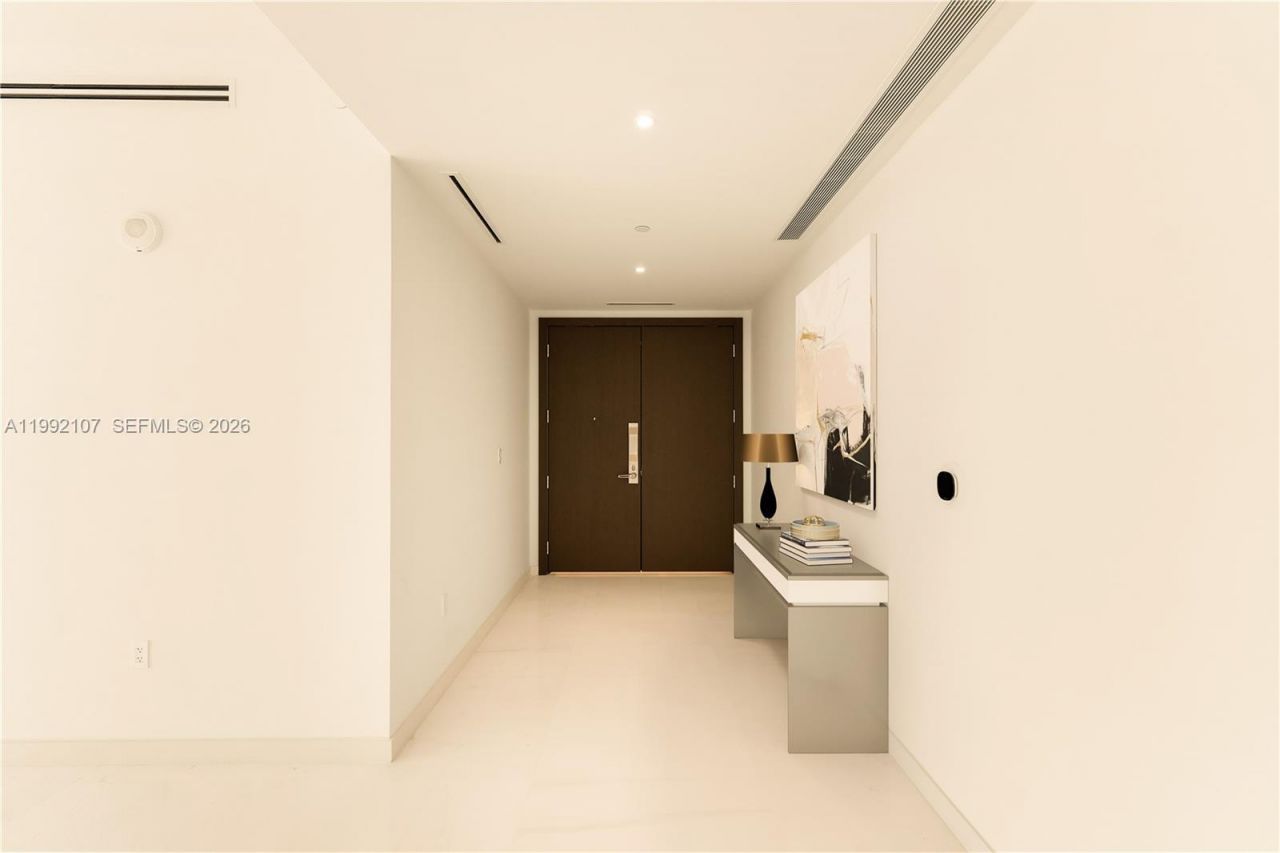 300 Biscayne Boulevard Way, Unit 2103C, Miami, FL 33131 Photo