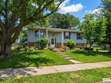 3902 N MELCOSTA Drive, Peoria, IL 61615