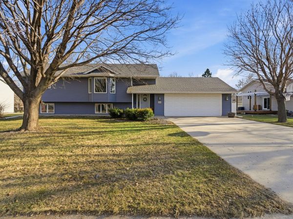 809 25th Avenue SW, Willmar, MN 56201