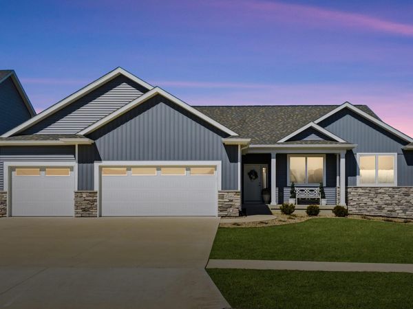 2709 Arbor Ridge Road, Cedar Falls, IA 50613