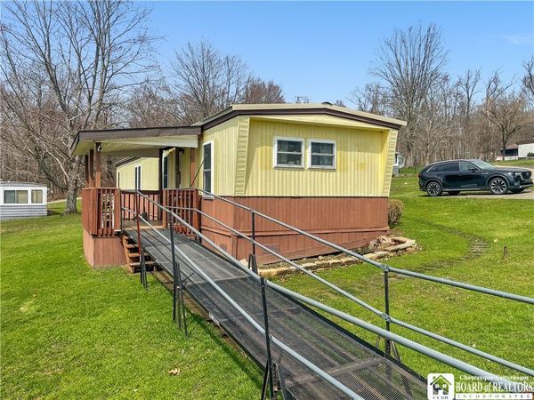 131 Greenhurst Village Drive , Jamestown, NY 14701