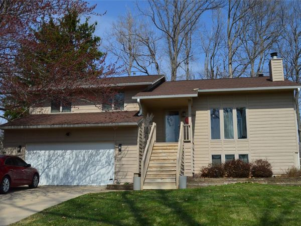 1708 Whitters Way NW, Cedar Rapids, IA 52405