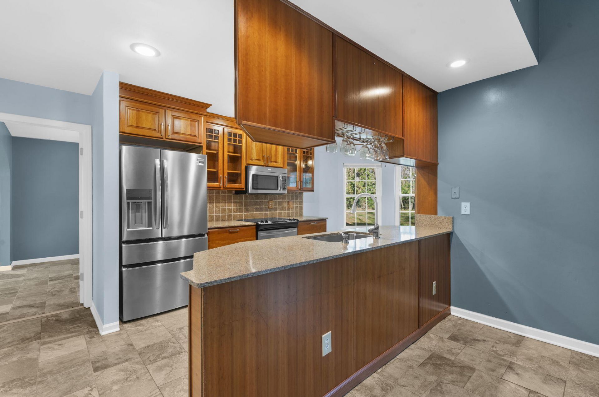 132 Knightsbridge Drive Photo 10