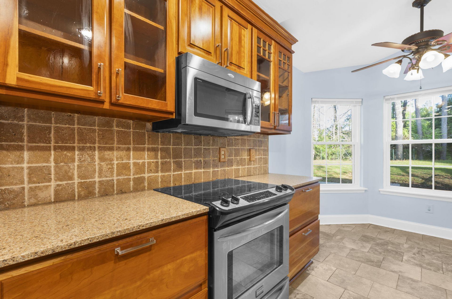 132 Knightsbridge Drive Photo 12